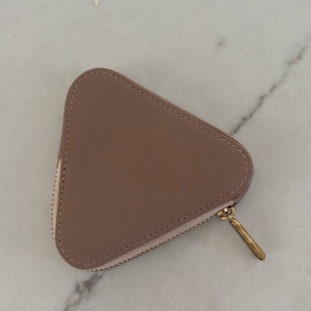 NWOT Cuyana leather triangle zip pouch